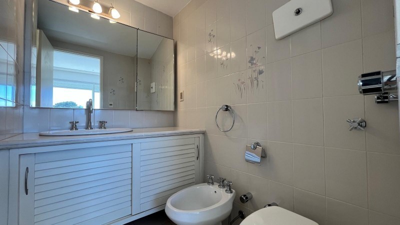 Departamento en venta en edificio primera línea